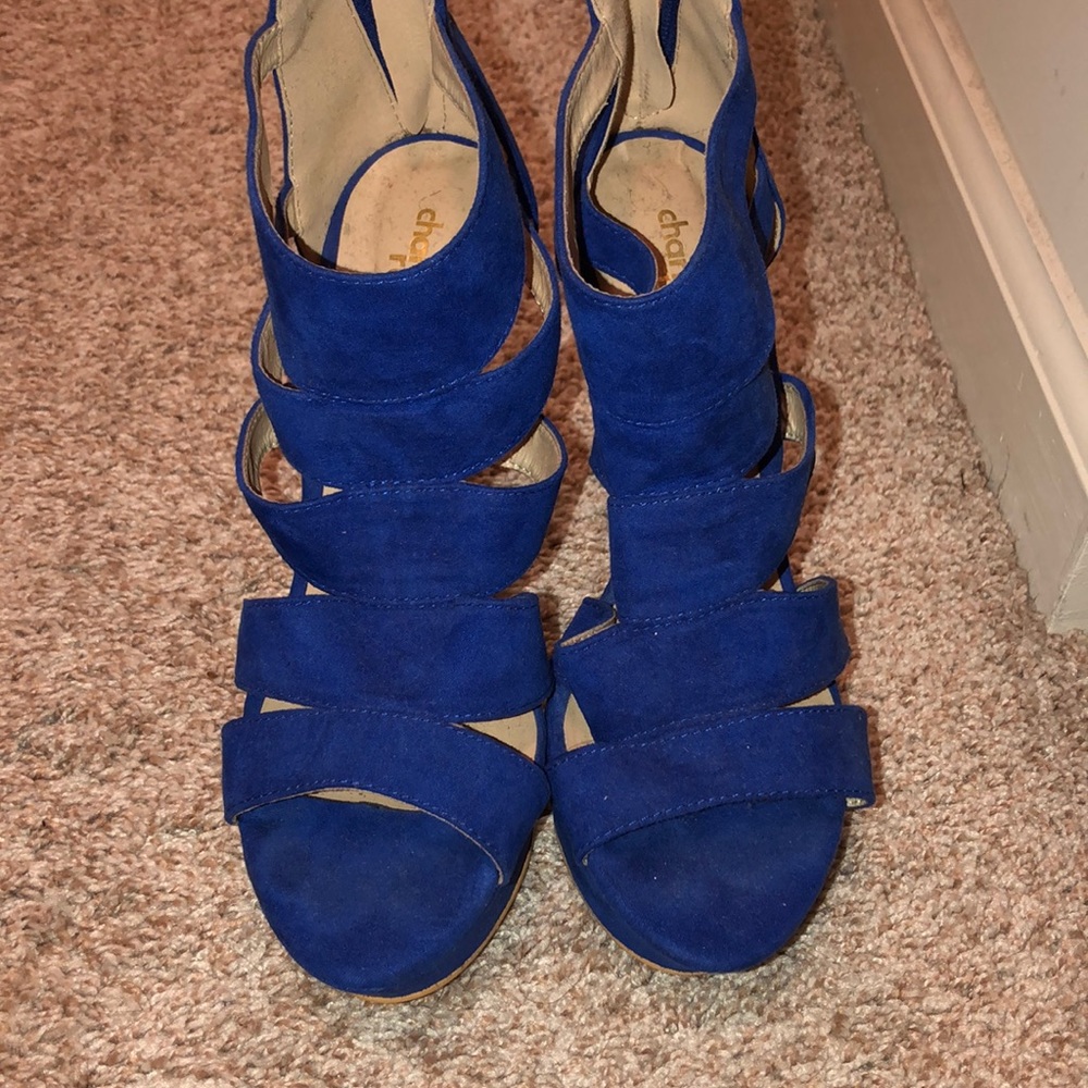 Blue pumps